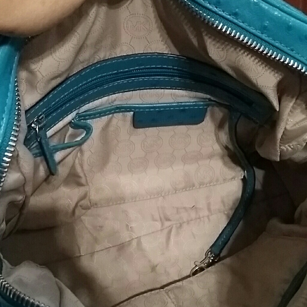 Michael Kors unique turquoise ostrich embosed bag - Picture 4 of 6